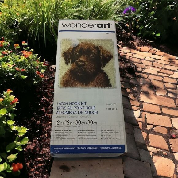 Wonderart Chocolate Lab Latch Hook Rug Kit Dog Pillow 12 x 12 NEW Open Box Caron - Picture 14 of 15
